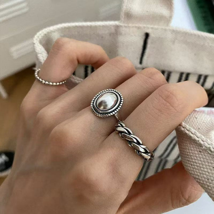 Twisted Oval Open Ring for Women, Vintage Style, Retro Light Luxury, Fashionable and Unique Design