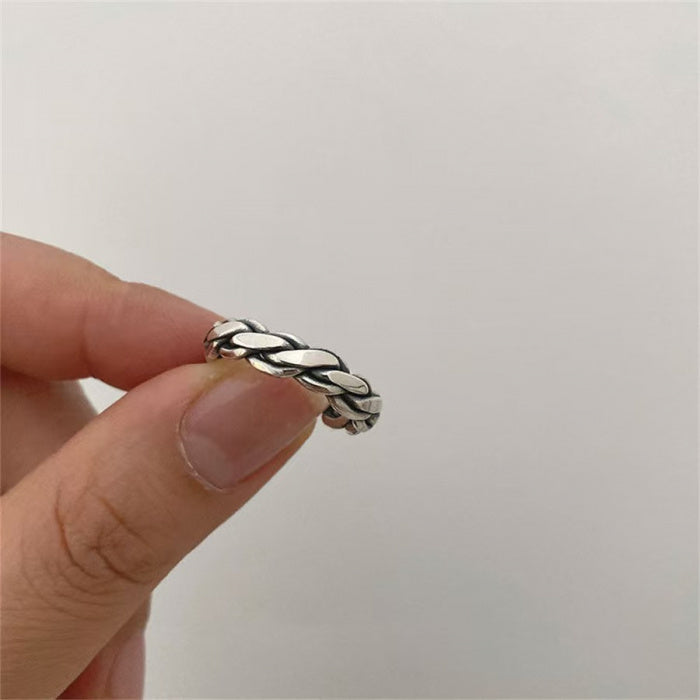 Twisted Oval Open Ring for Women, Vintage Style, Retro Light Luxury, Fashionable and Unique Design